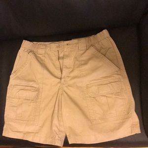Men’s khaki cargo shorts